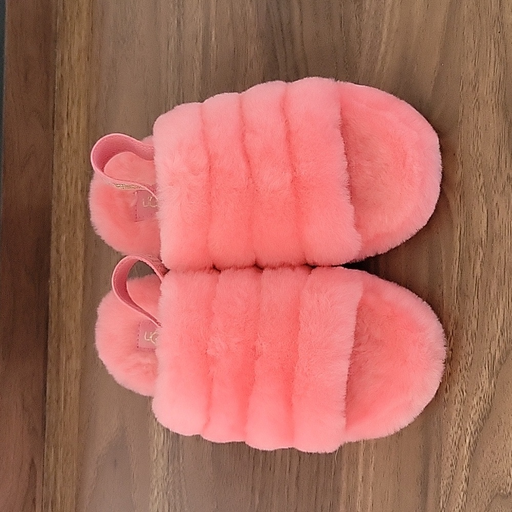 UGG girls size 2 slippers.